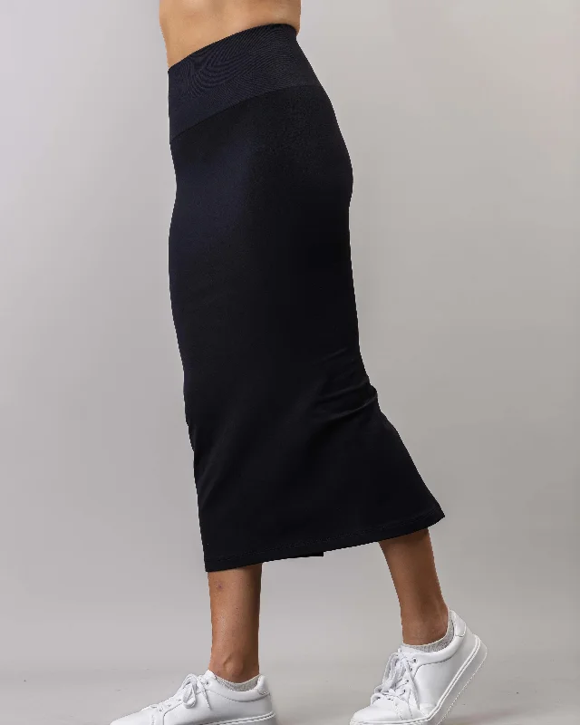 Ruffled midi skirts for delicate feminine touch -Classic Seamless 3/4 Skirt