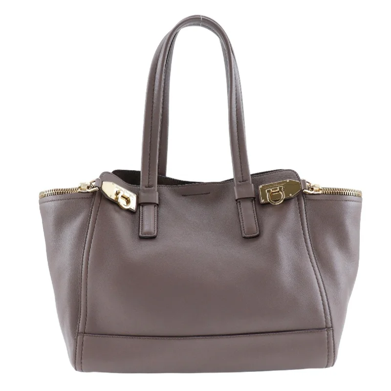 Handle bags with compact designs for portability -Salvatore Ferragamo  Leather Pouch Tote Bag (Pre-Owned)