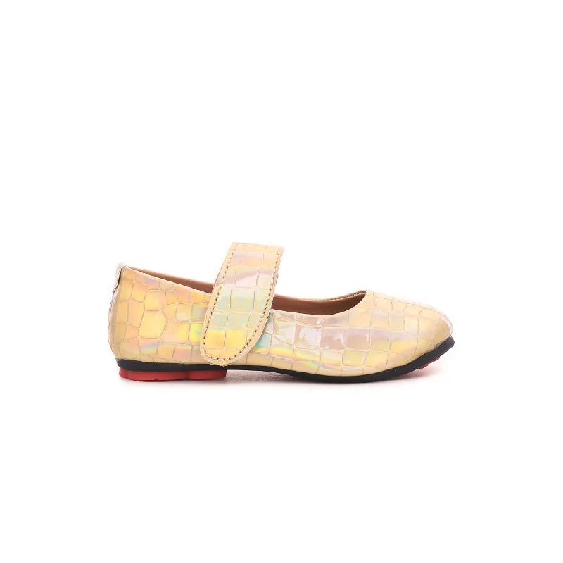 Trendy ladies shoes with bold colors turn heads -Girls Golden Casual Pumps KD0668