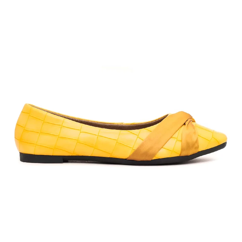 Ladies shoes featuring cut-out designs are chic -Yellow Pumps WN0926